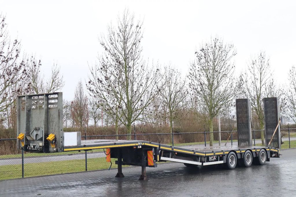 Max Trailer MAX 100 | 3-AXLE STEERING | LIFT DECK | SLIDING RAMPS | REMOTE