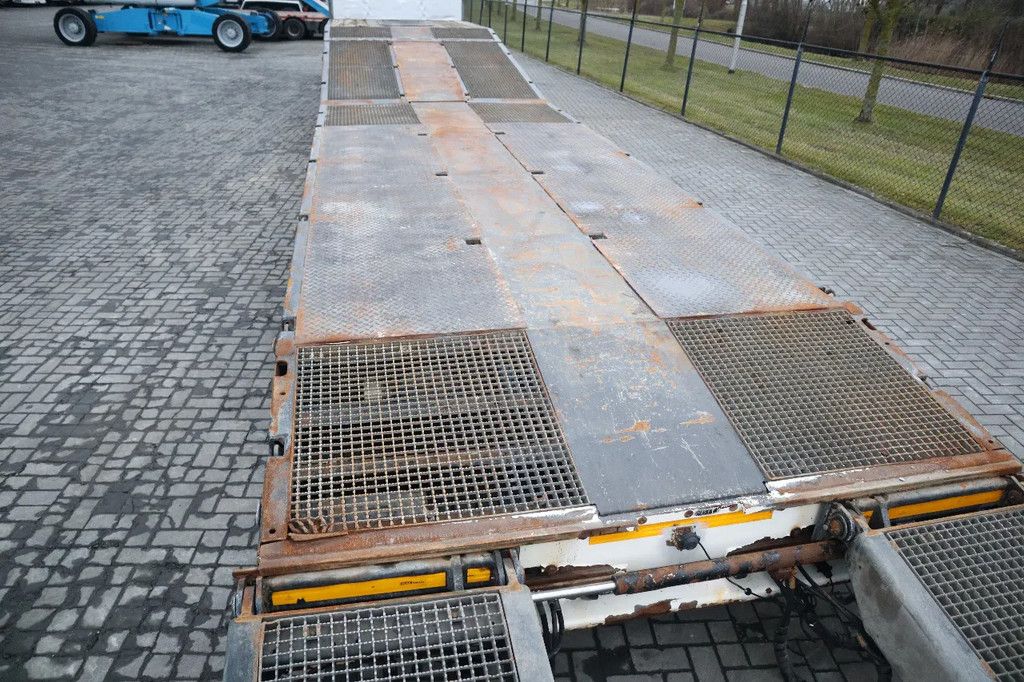 Max Trailer MAX 100 | 3-AXLE STEERING | LIFT DECK | SLIDING RAMPS | REMOTE