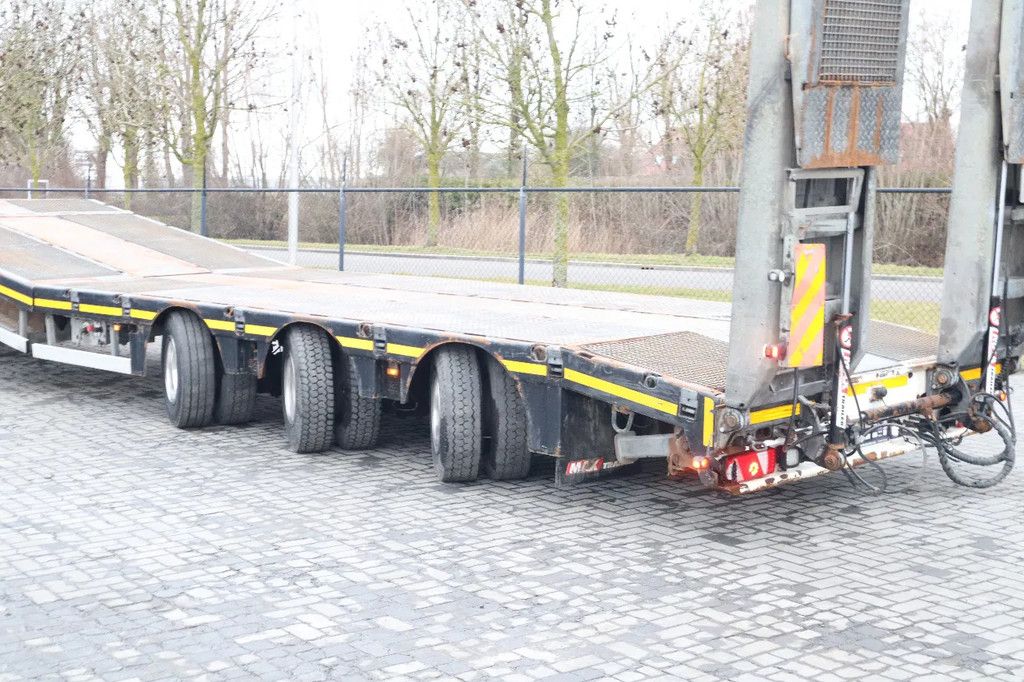 Max Trailer MAX 100 | 3-AXLE STEERING | LIFT DECK | SLIDING RAMPS | REMOTE