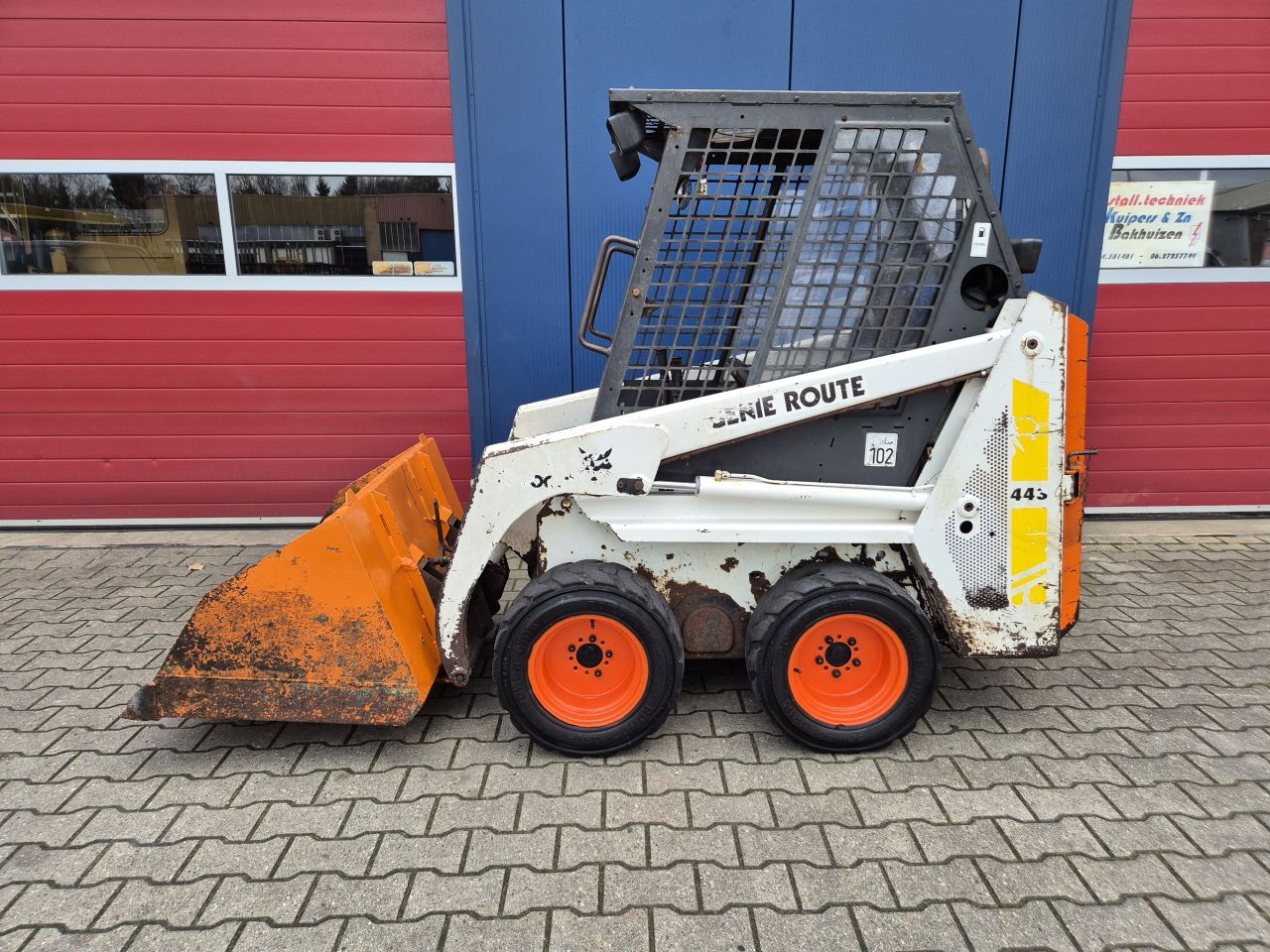 BOBCAT 443 SCHRANKLADER MET BAK, VORKEN EN MESTKLEM