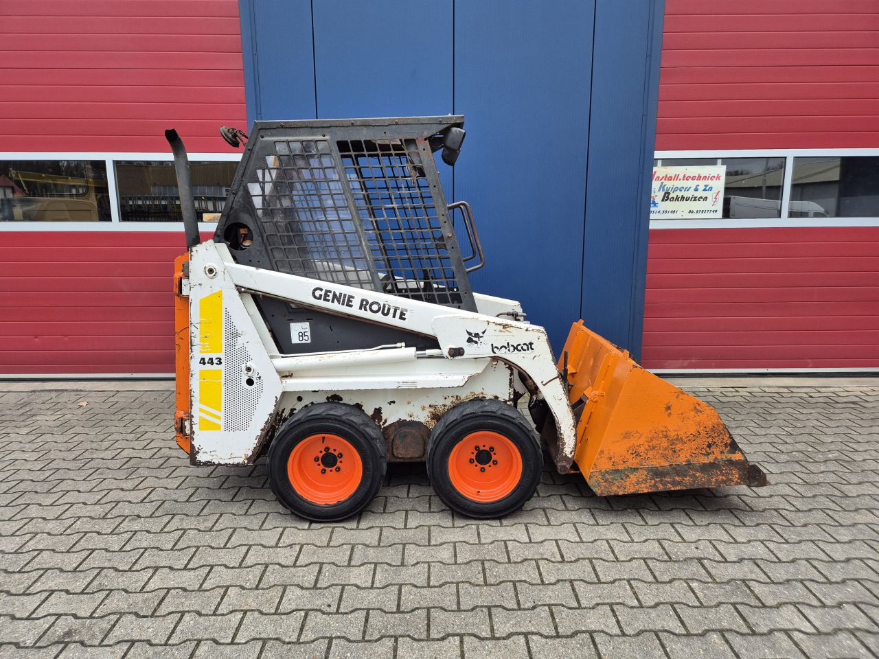 BOBCAT 443 SCHRANKLADER MET BAK, VORKEN EN MESTKLEM