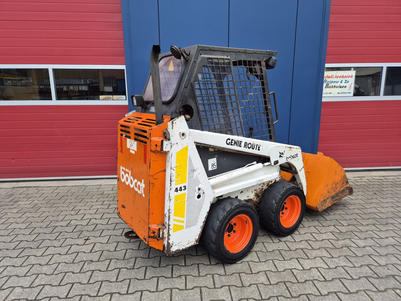 BOBCAT 443 SCHRANKLADER MET BAK, VORKEN EN MESTKLEM
