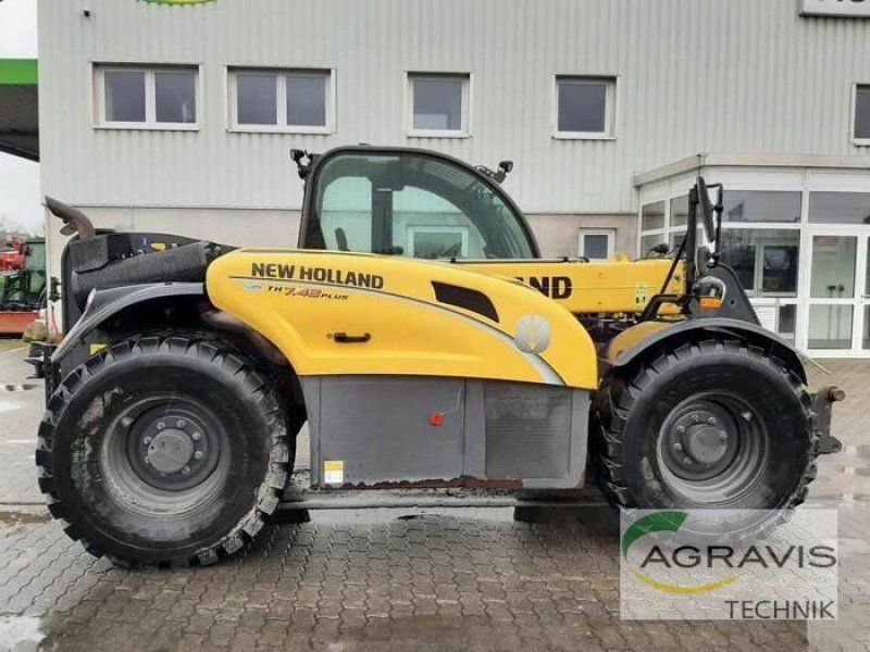 New Holland TH 7.42 PLUS