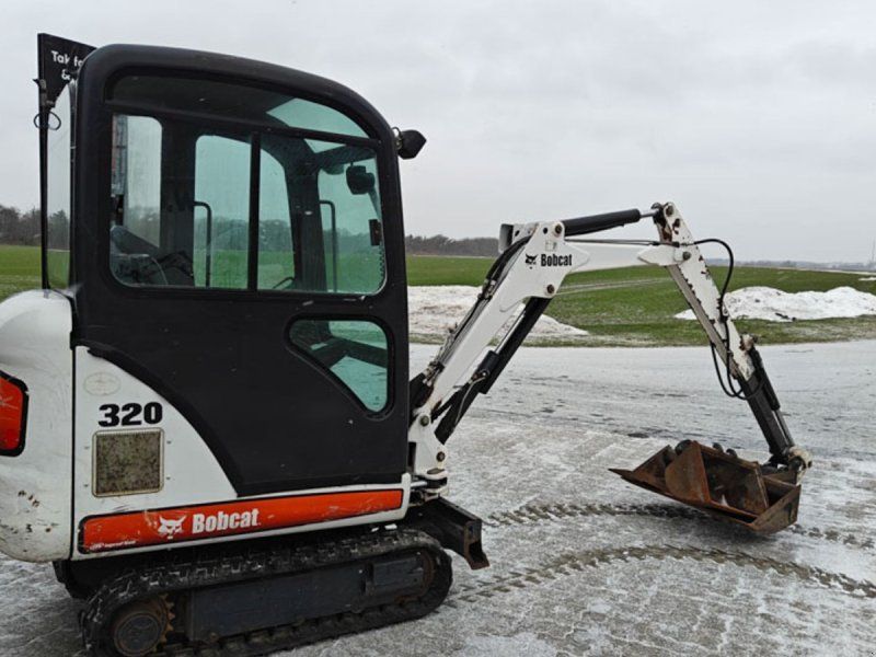 Bobcat 320