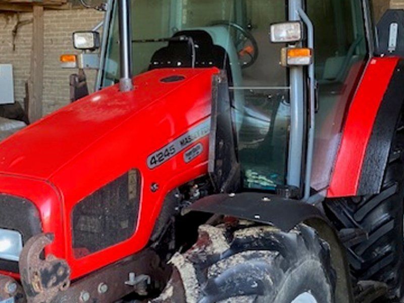 Massey Ferguson 4245