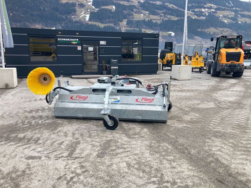 Fliegl AgroCenter Kehrmaschine 2300