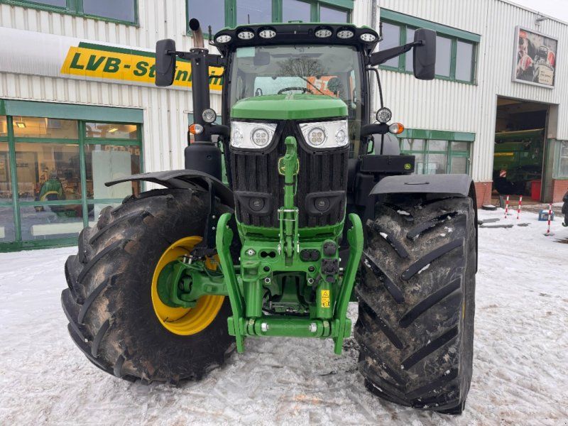 John Deere 6R215