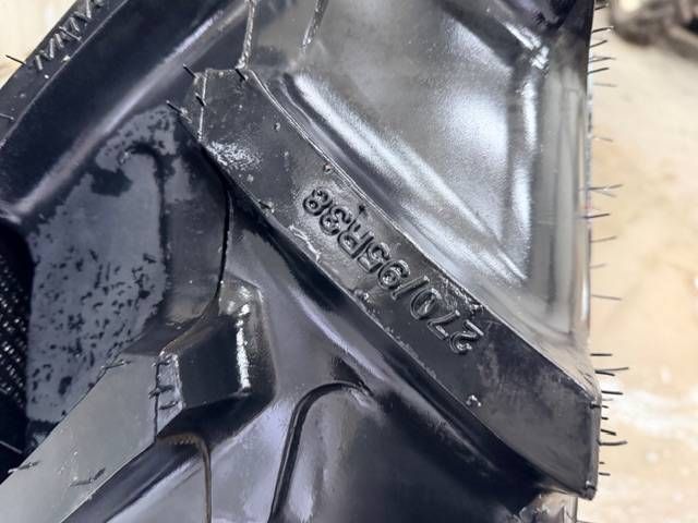 BKT 270/95 R54 + 270/95 R38 op velg Valtra