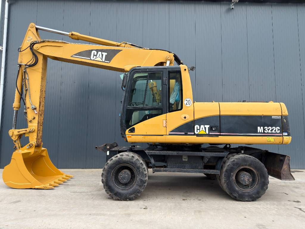 CAT M322C