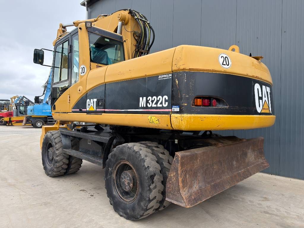 CAT M322C