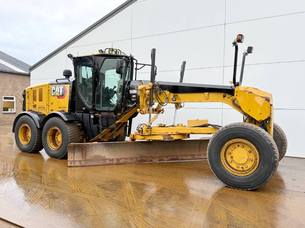 CAT 140M2 VHP AWH 6x6 - 4.88m Blade
