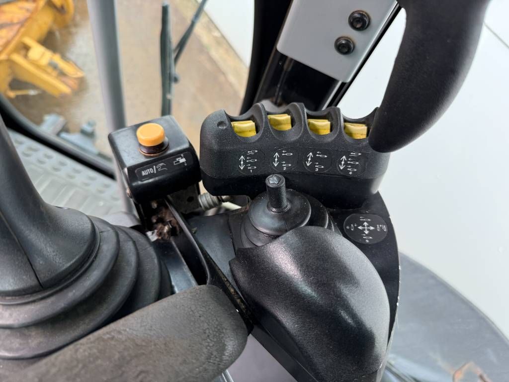 CAT 140M2 VHP AWH 6x6 - 4.88m Blade