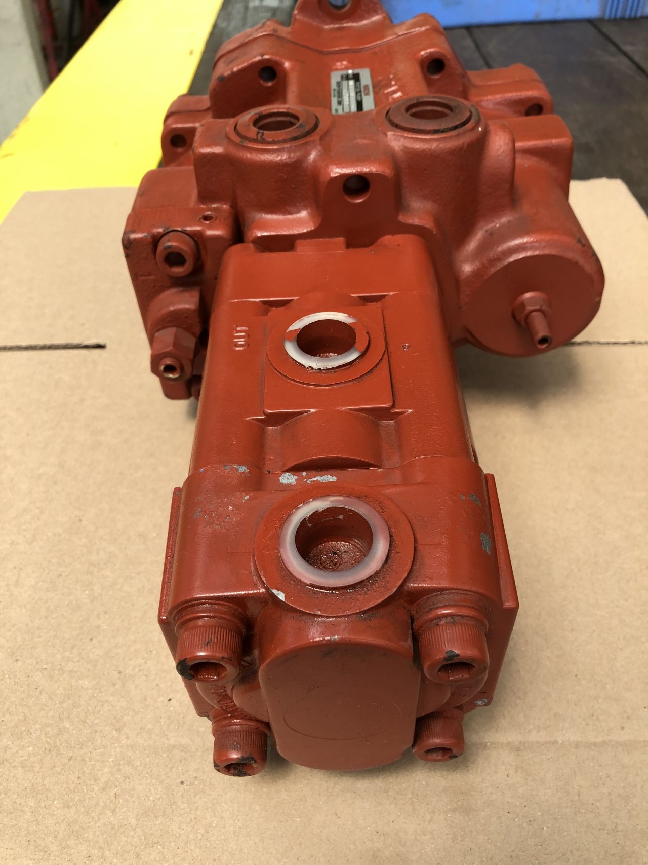 Takeuchi Nachi Hydrauliekpomp PVD-2B 38L3Dps