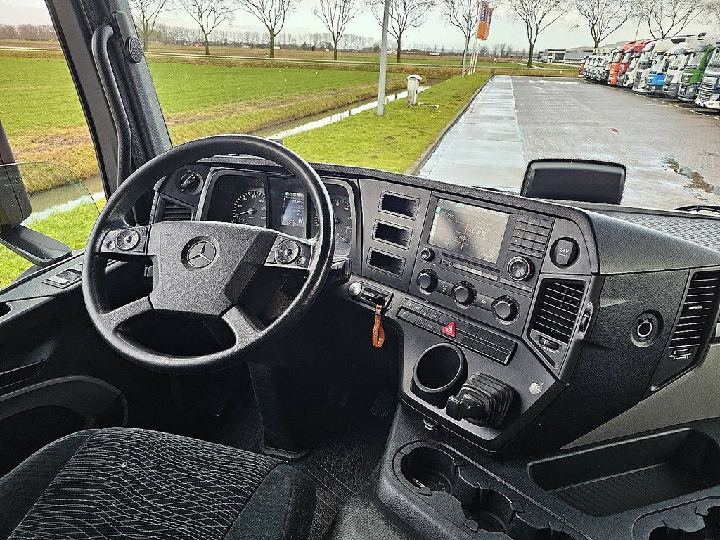 MERCEDES-BENZ ANTOS 1824