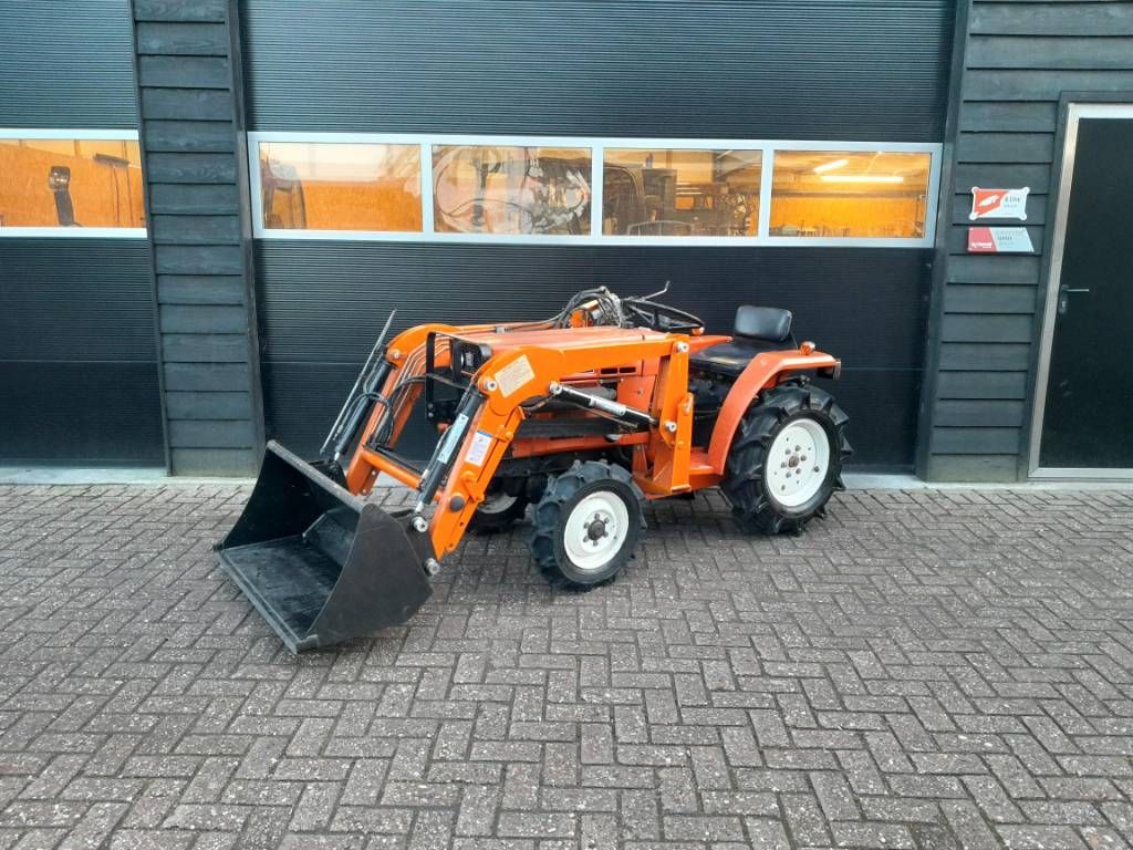 Hinomoto C 144 minitrekker voorlader NL kenteken kubota