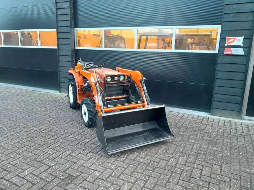 Hinomoto C 144 minitrekker voorlader NL kenteken kubota