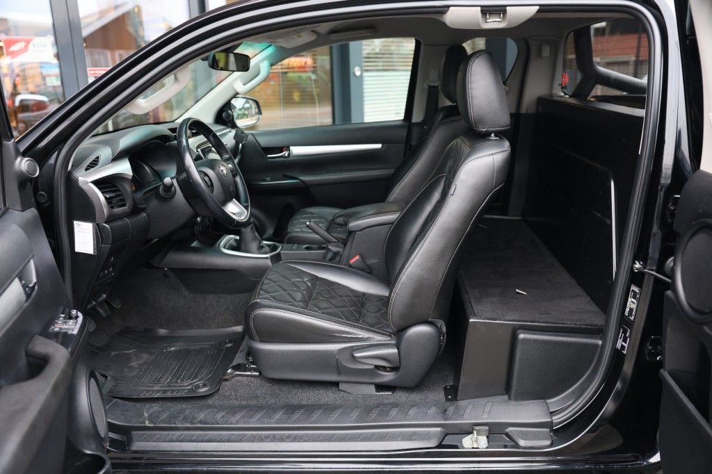 Toyota Hilux 2.4 D-4D XTRA CAB CHALLENGER 4WD VAN