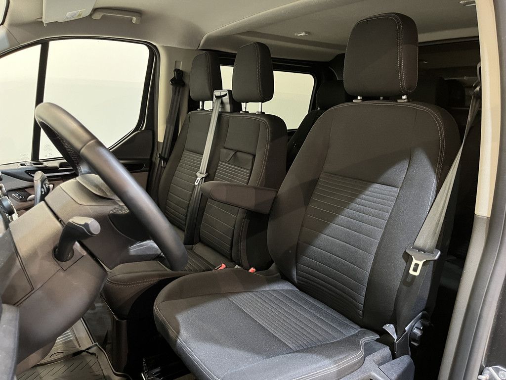 Ford Transit Custom 2.0 TDCI L2H1 Limited 130 PK DC Dubbel Cabine / Euro 6 / Airco / Cruise Control / CarPlay / PDC / Navigatie / 16.200 KM !!