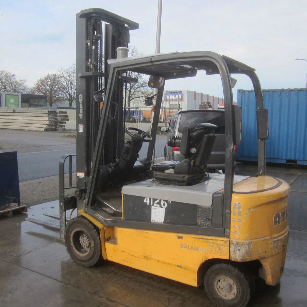 Nissan Heftruck, L30T elektrisch, triplomast, side shift.