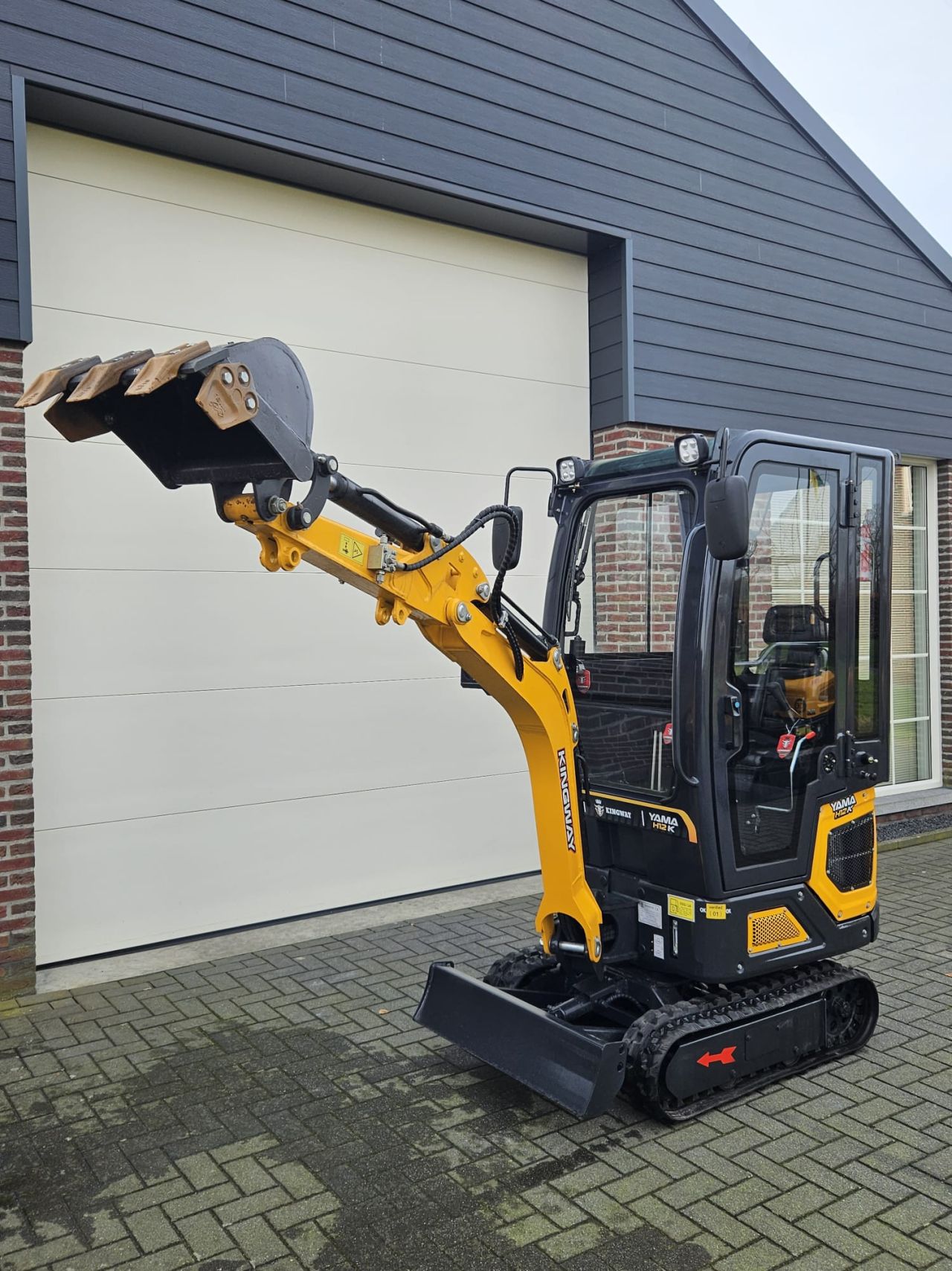 MINIGRAAFMACHINE Minigraver YAMA H12 cabine UITVERKOCHT