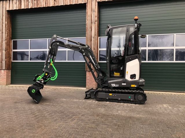 Eurocomach 19ZT met Steelwrist draaikantels