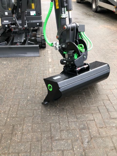 Eurocomach 19ZT met Steelwrist draaikantels