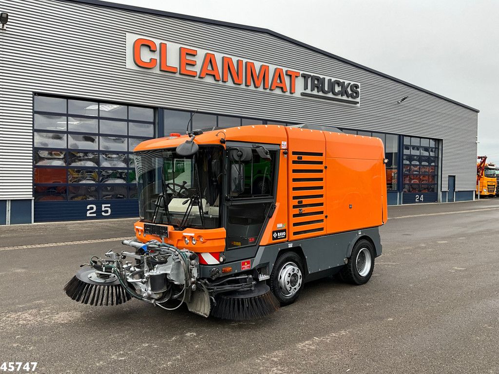 RAVO 580 with 3-rd brush