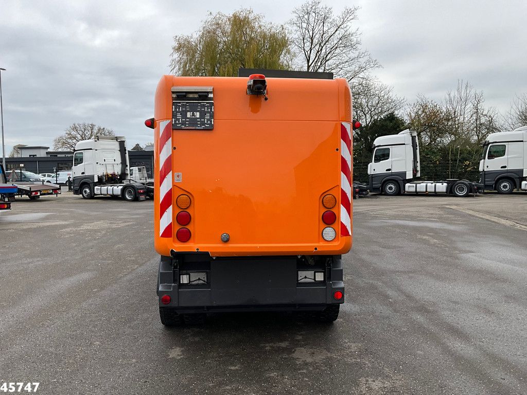 RAVO 580 with 3-rd brush