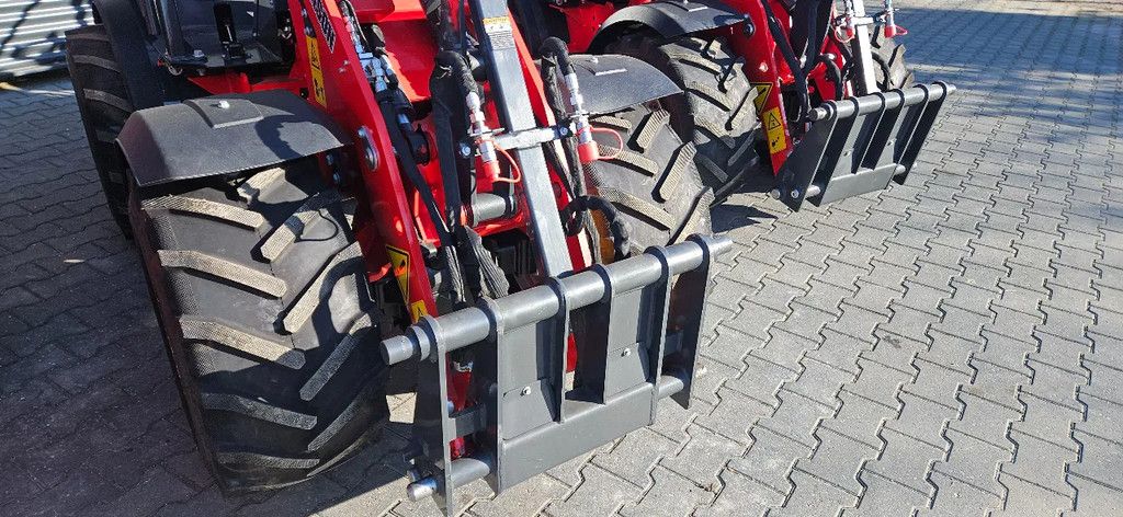 Weidemann YOUNG BISON Y 1160 compact loader