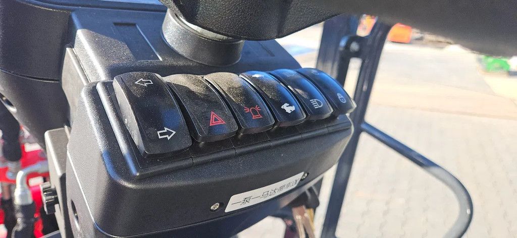 Weidemann YOUNG BISON Y 1160 compact loader