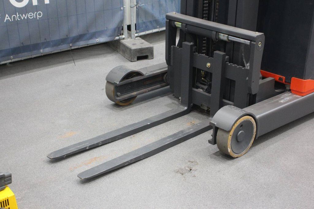 Schubmaststapler Linde R14 Electric 1400 kg 5,09 m 2005