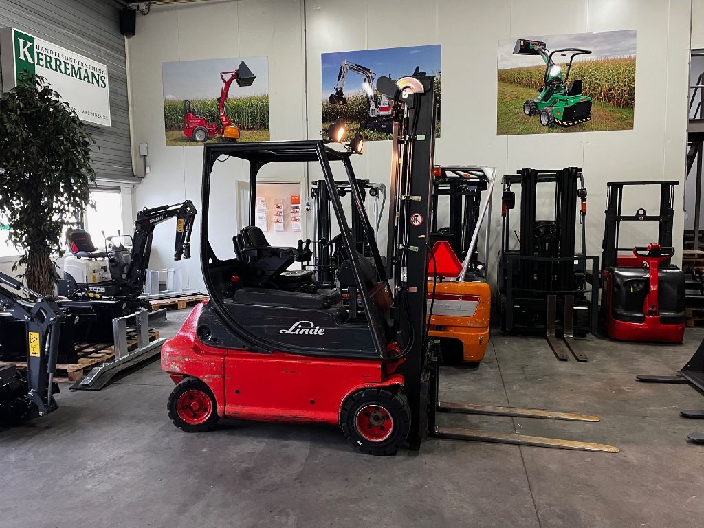 LINDE E20P-02 Elektrische Heftruck. Hefhoogte 5.45m.