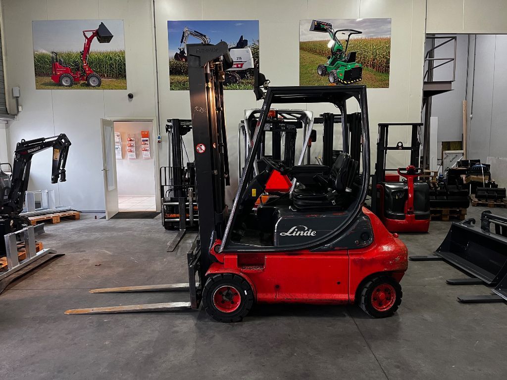 LINDE E20P-02 Elektrische Heftruck. Hefhoogte 5.45m.