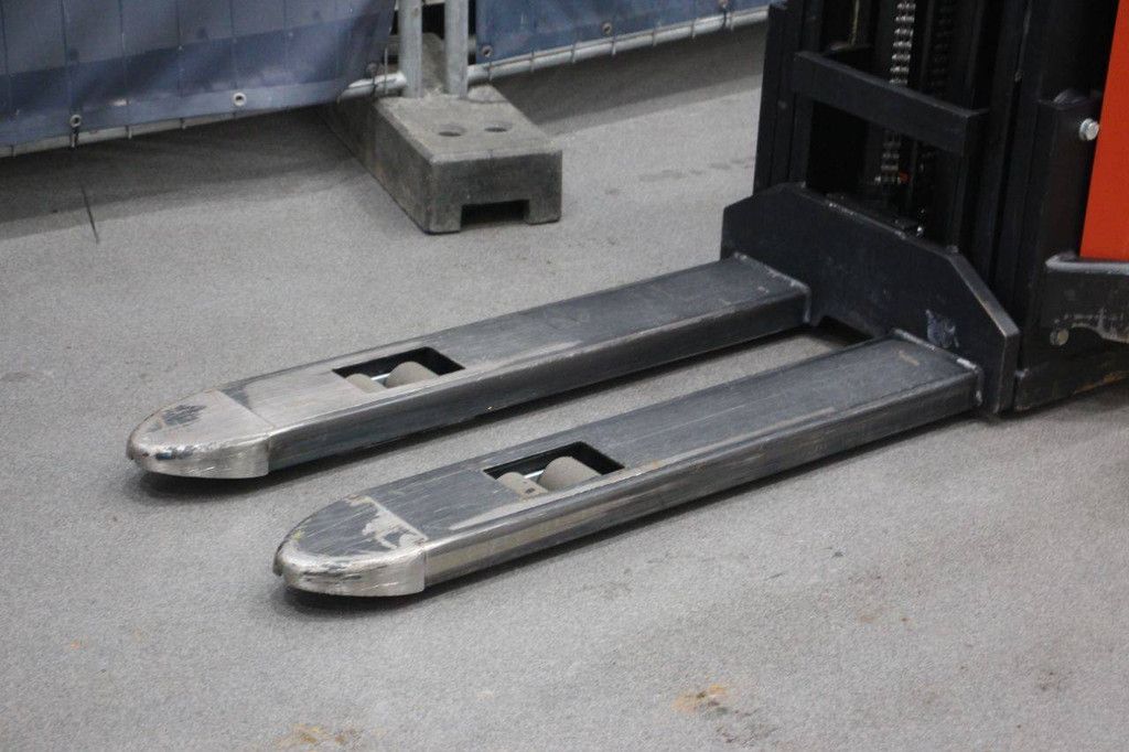 Stacker BT S12 Electric 1200kg 2.7m 2004