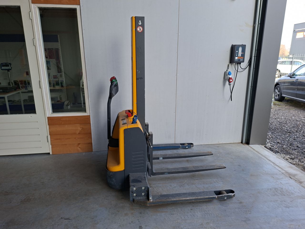 Jungheinrich EMC B10 breedspoort 154 cm accu`s 2024