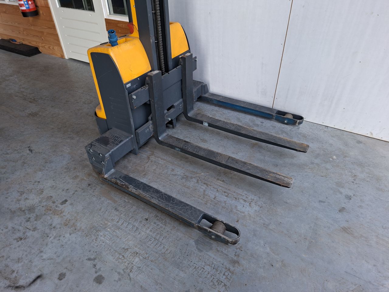 Jungheinrich EMC B10 breedspoort 154 cm accu`s 2024