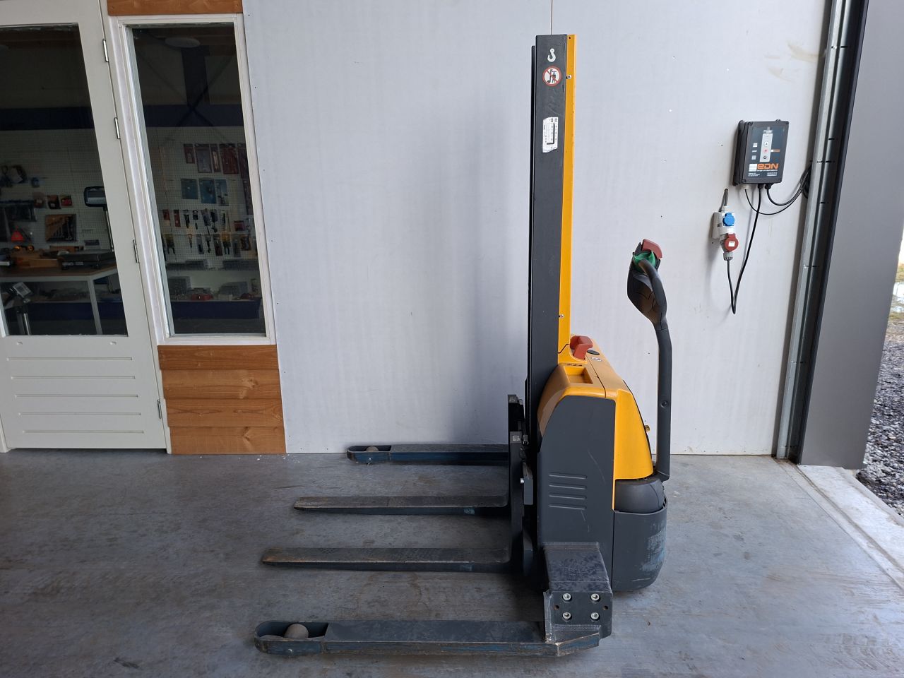 Jungheinrich EMC B10 breedspoort 154 cm accu`s 2024