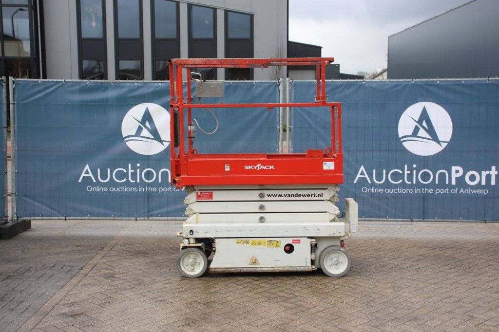 Scissor lift Skyjack SJ III 3219 Electric 7.8m 2015