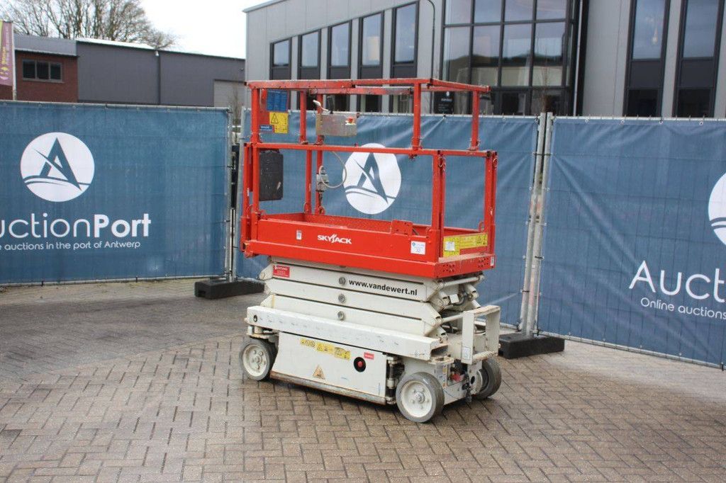 Scissor lift Skyjack SJ III 3219 Electric 7.8m 2015