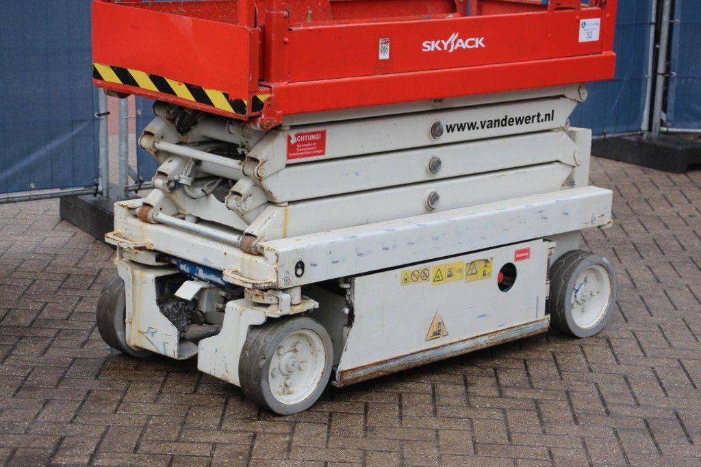 Scissor lift Skyjack SJ III 3219 Electric 7.8m 2015
