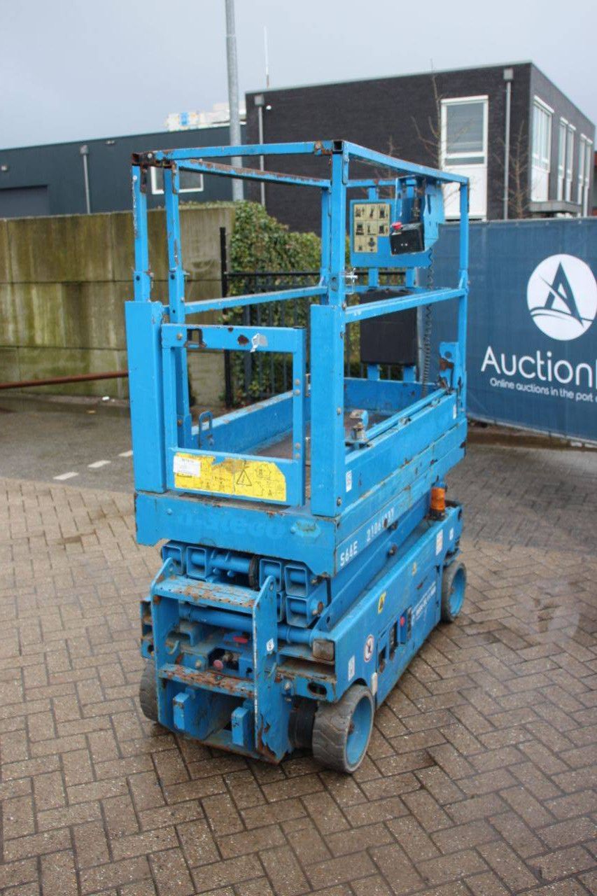 Scissor lift Genie GS-1532 Electric 6.57m 2014