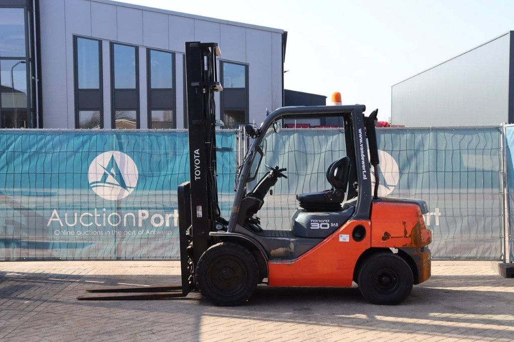 Forklift Toyota 02-8FDF30 Diesel 3000kg 2012