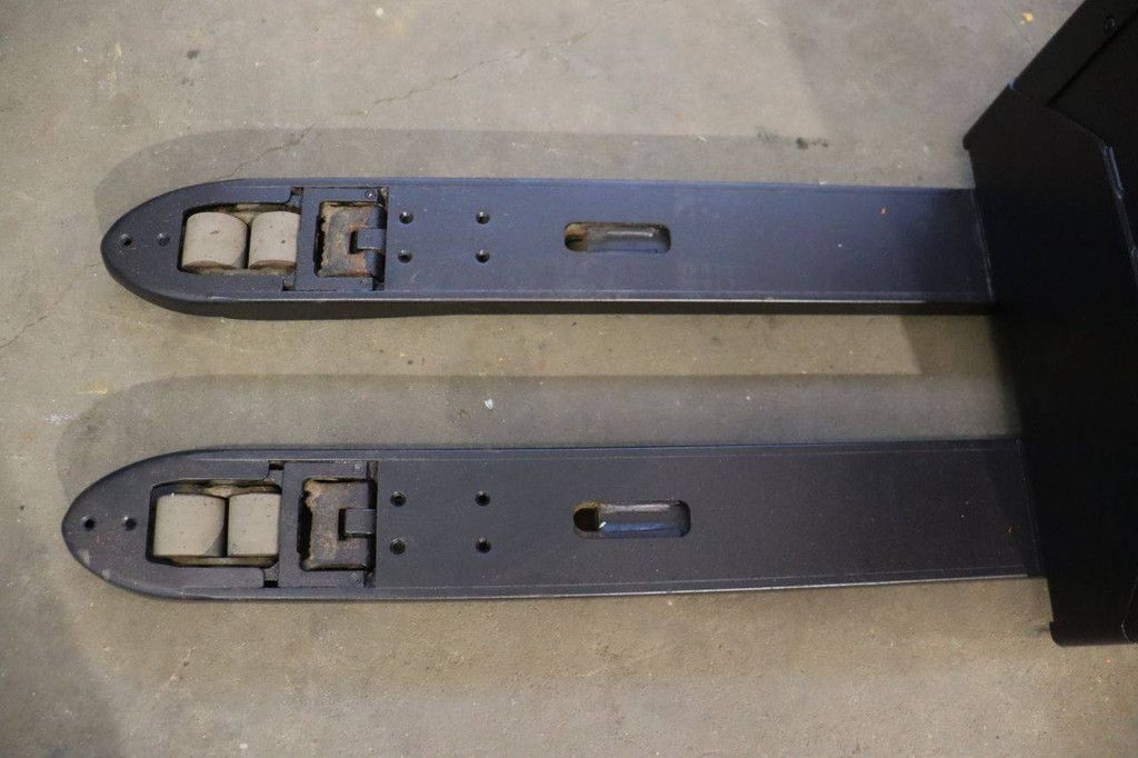 Toyota LPE250 Electric Pallet Truck 2500kg 2019