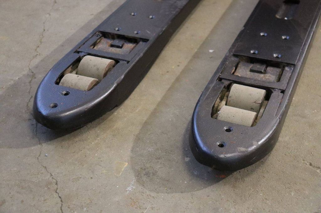 Toyota LPE250 Electric Pallet Truck 2500kg 2019