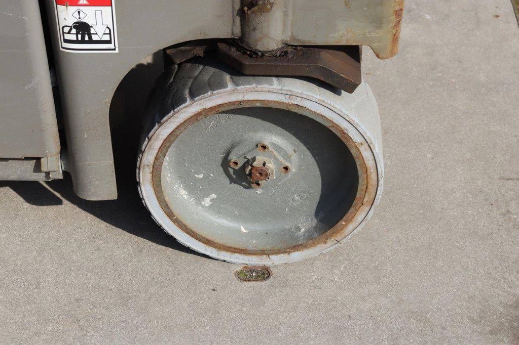 Scherenarbeitsbühne Haulotte Compact 10 Electric 450kg 10m 2013