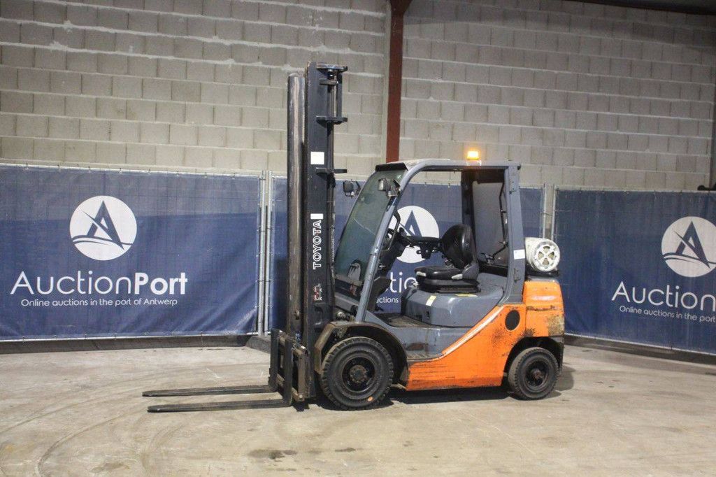 Forklift Toyota 02-8FGF25 LPG 2500kg 4.5m 2008
