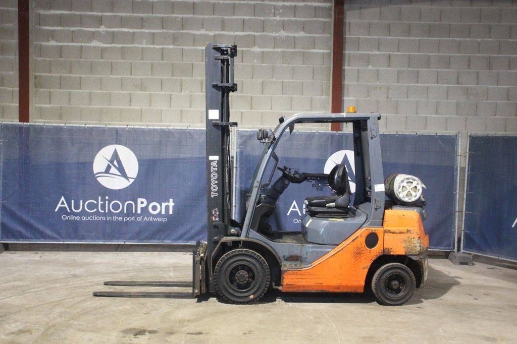 Forklift Toyota 02-8FGF25 LPG 2500kg 4.5m 2008