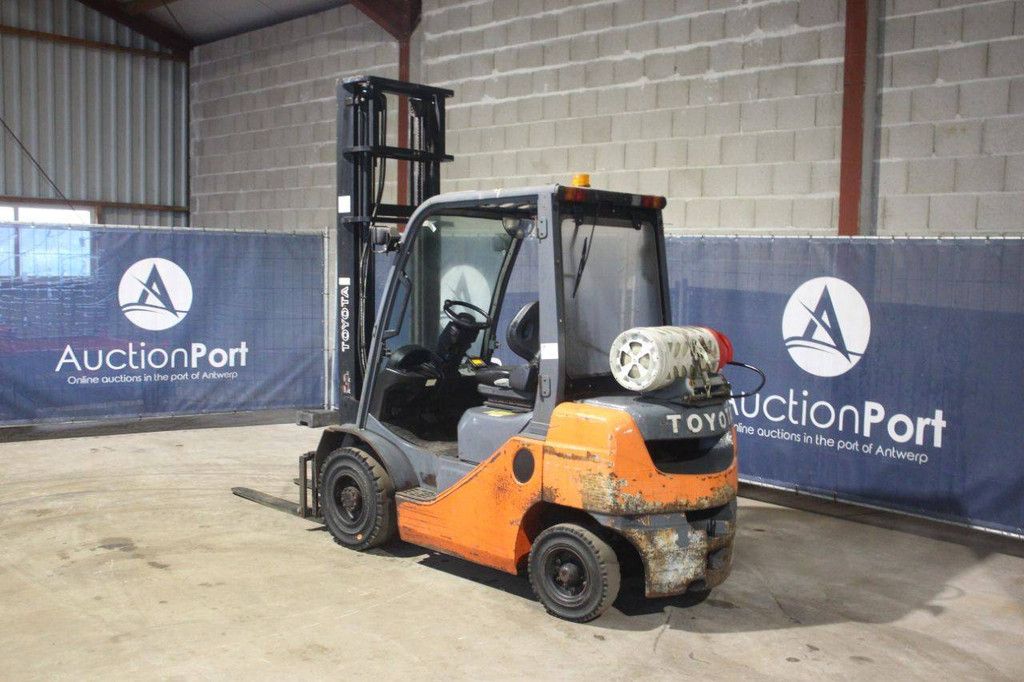 Forklift Toyota 02-8FGF25 LPG 2500kg 4.5m 2008