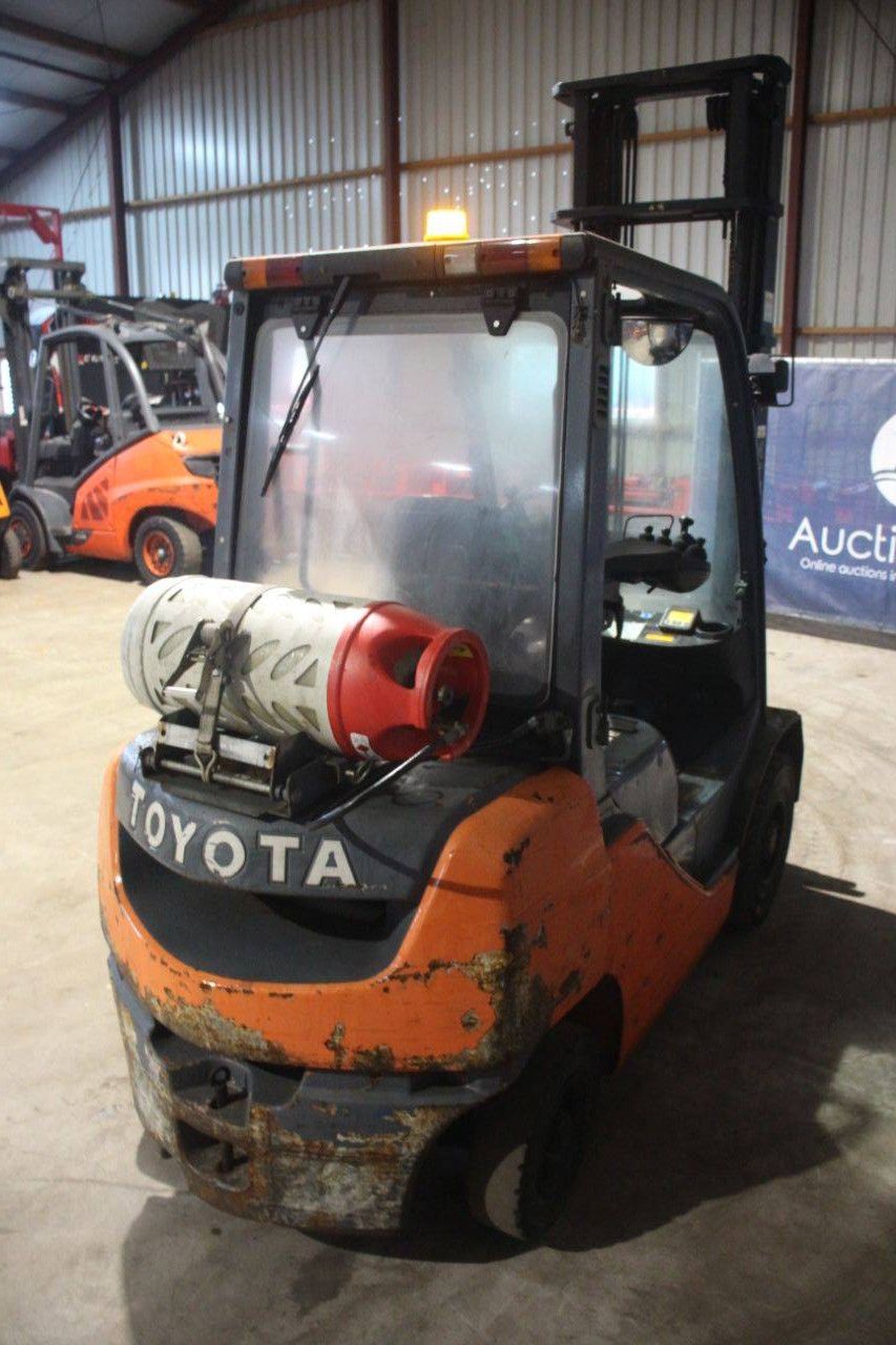 Forklift Toyota 02-8FGF25 LPG 2500kg 4.5m 2008