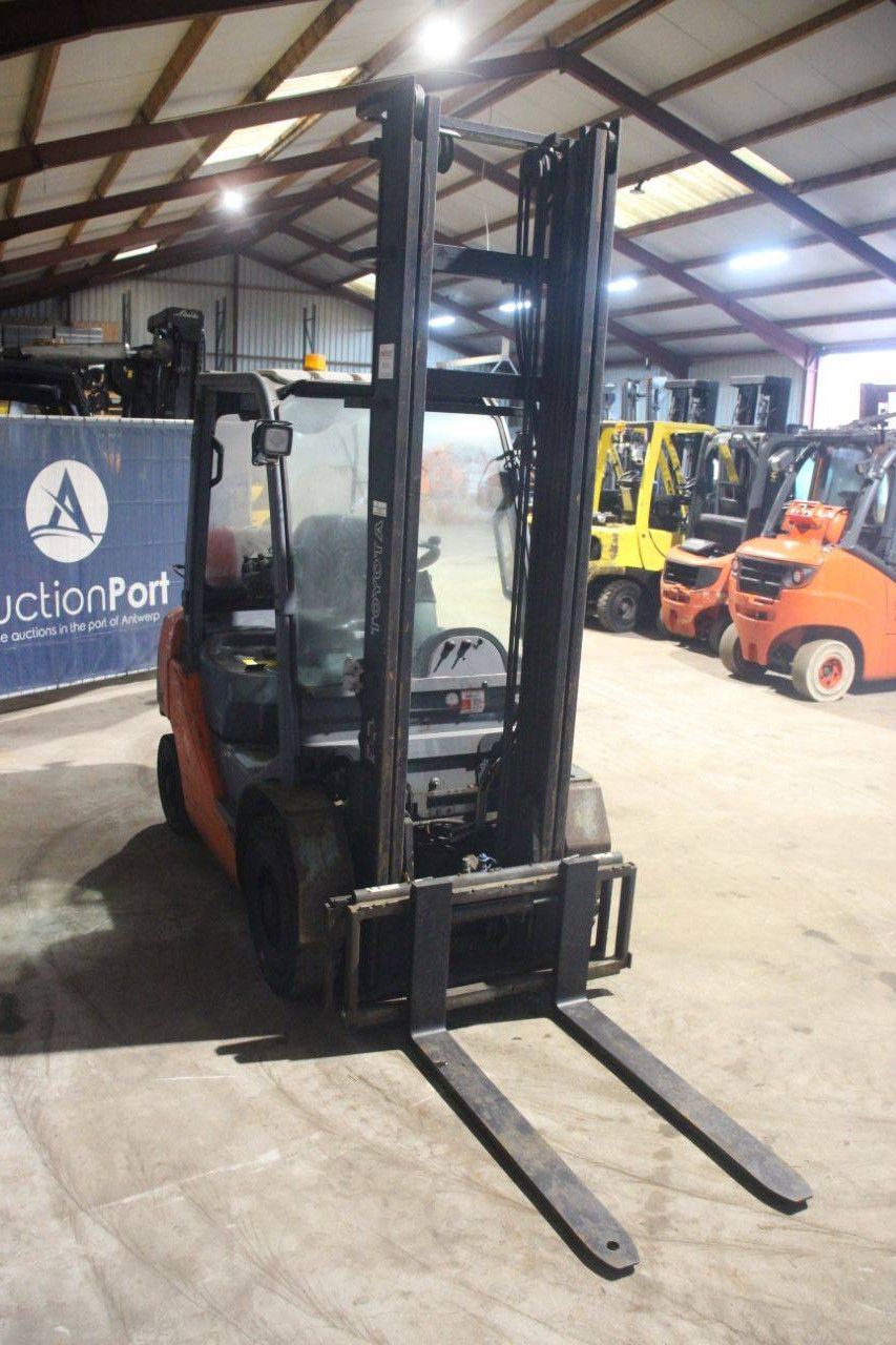 Forklift Toyota 02-8FGF25 LPG 2500kg 4.5m 2008
